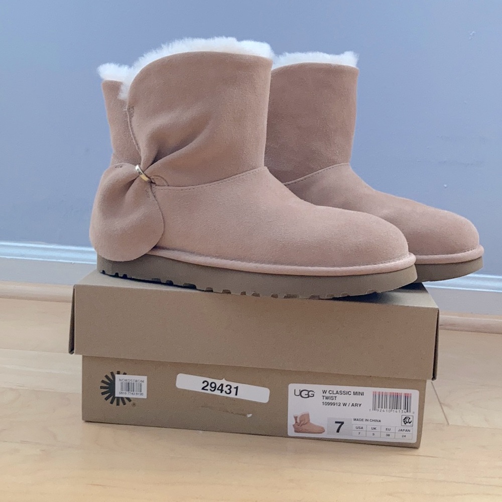 Ugg Sz 7 NIB Classic Mini Twist